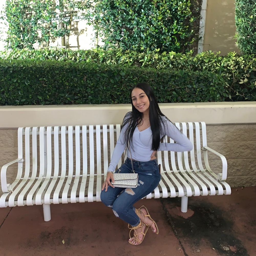 Meet your Posher, Gabriela